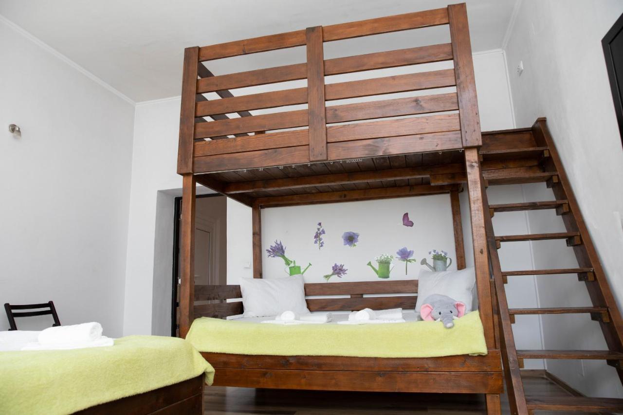 Cosy Apartment In City Centre Oradea Extérieur photo