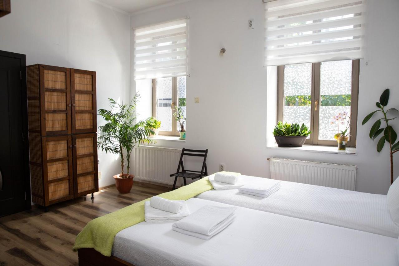 Cosy Apartment In City Centre Oradea Extérieur photo