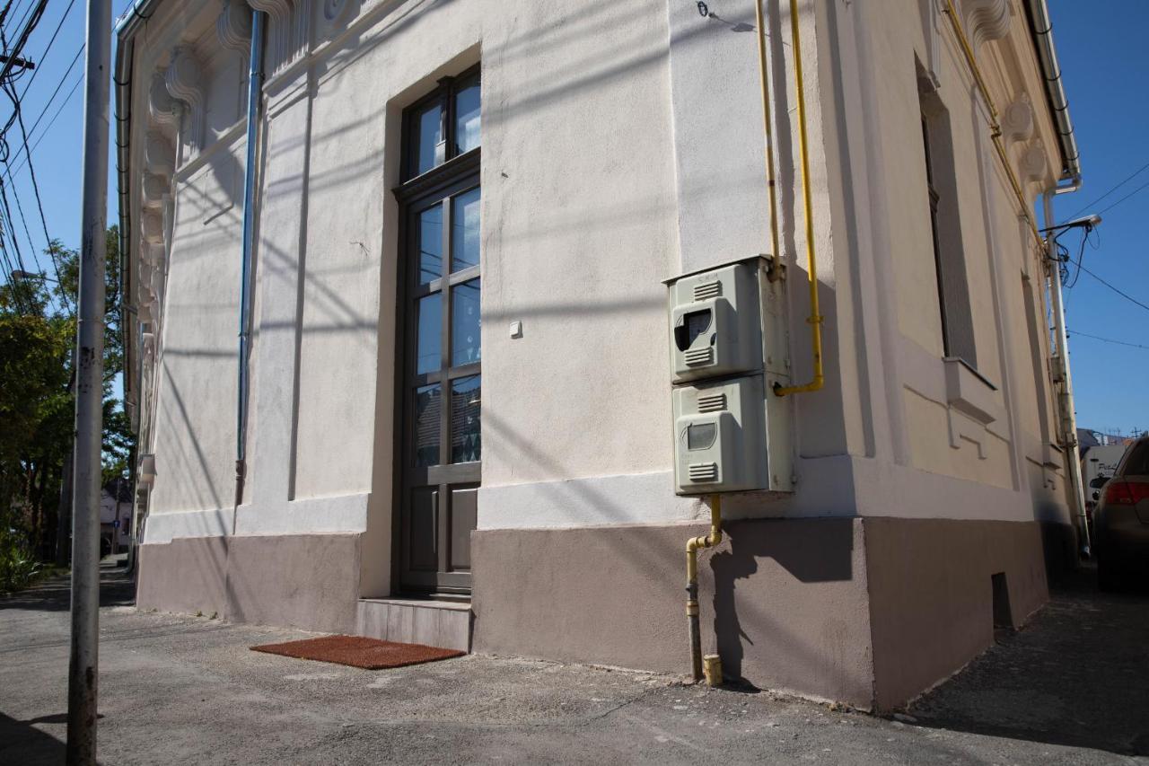Cosy Apartment In City Centre Oradea Extérieur photo